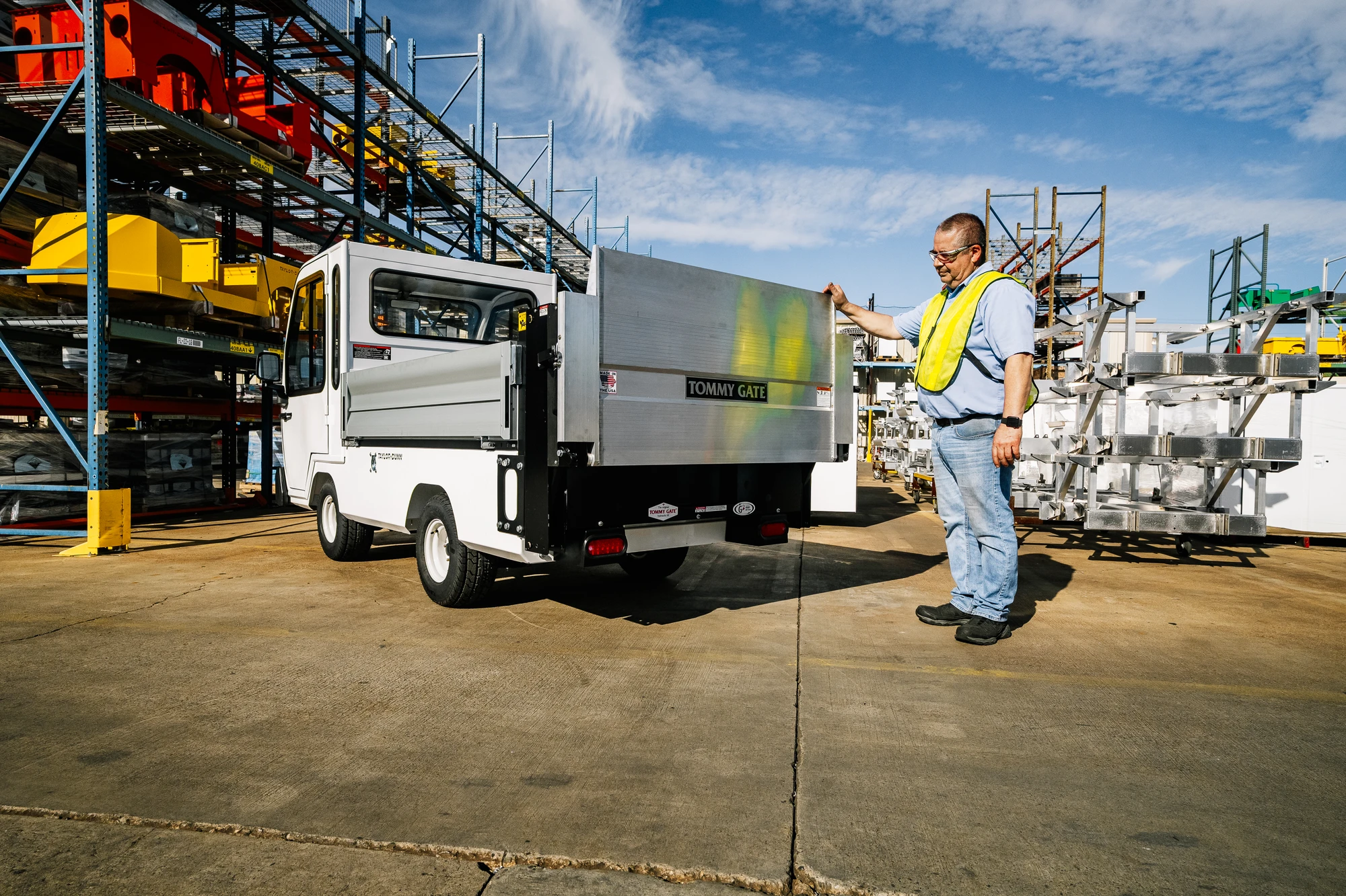 Taylor-Dunn-Bigfoot-XL-Liftgate-Tommy-Gate-Manufacturing-Rear-3Q-Lift-Gate-Up-Worker-arm-opt
