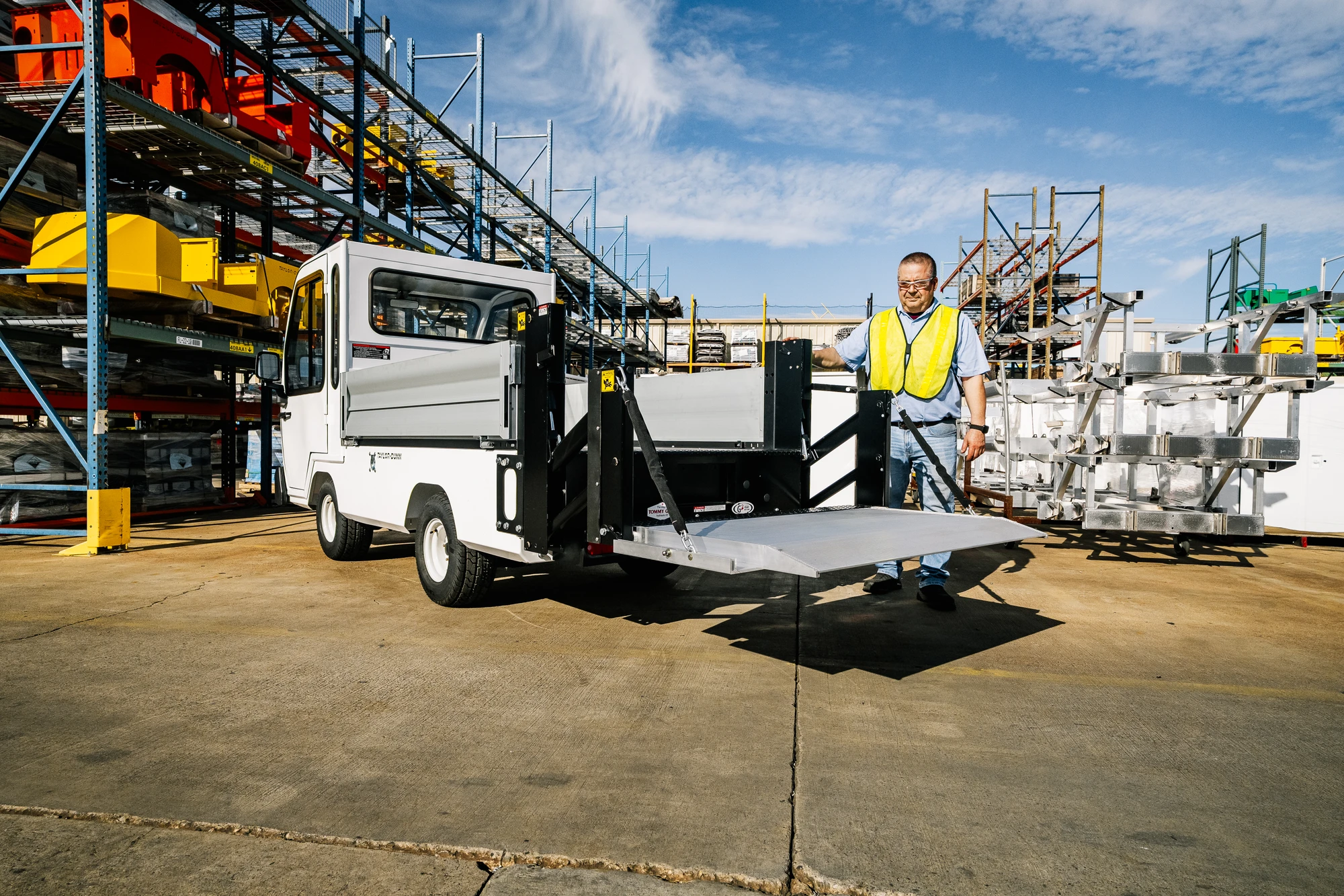 Bigfoot XL Liftgate​ | All-Electric Industrial Truck | Taylor-Dunn
